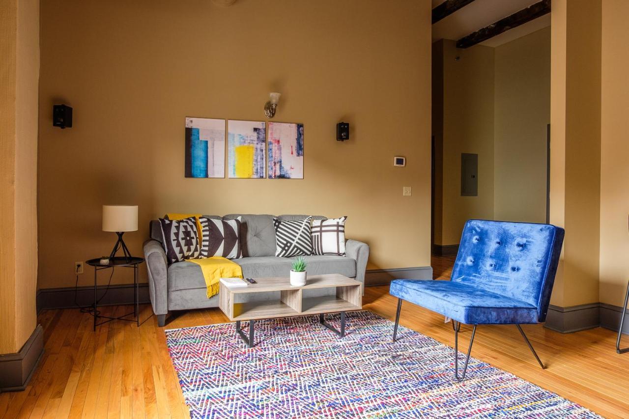 Frontdesk 2015 East 4Th Street Apts Downtown Cleveland Apartment Exterior photo